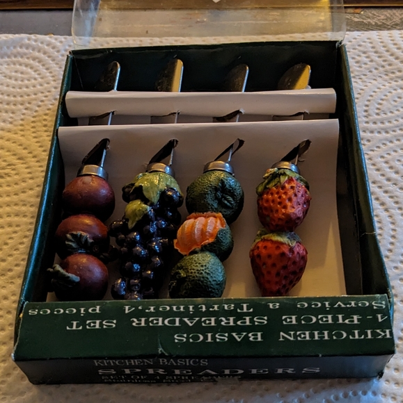 🆕 Vintage Set of 4 Stainless Steel Knives Spreaders by Kitchen Basics NWOT - Picture 4 of 6